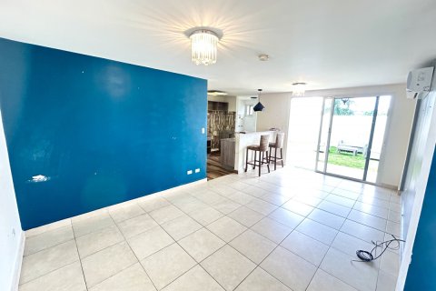 3 bedrooms House in Vista Alegre, Panama No. 109757 2