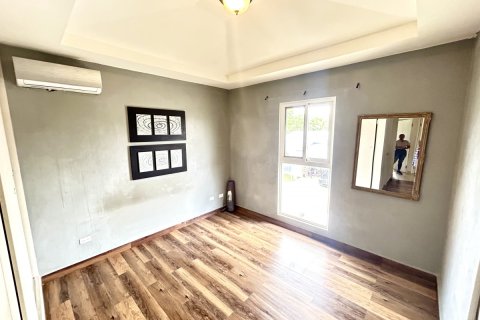 3 bedrooms House in Vista Alegre, Panama No. 109757 3