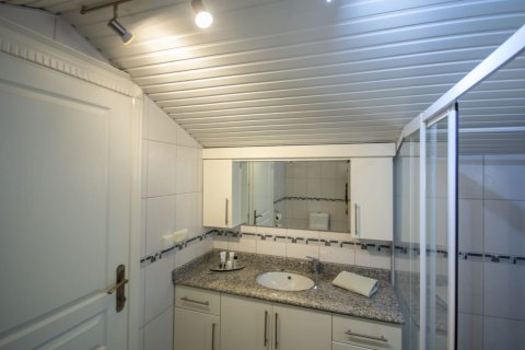 4 bedrooms Villa in Ninh Kieu, Vietnam No. 13273 15