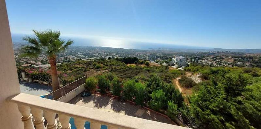 5 bedrooms Villa in Tala, Cyprus No. 72844