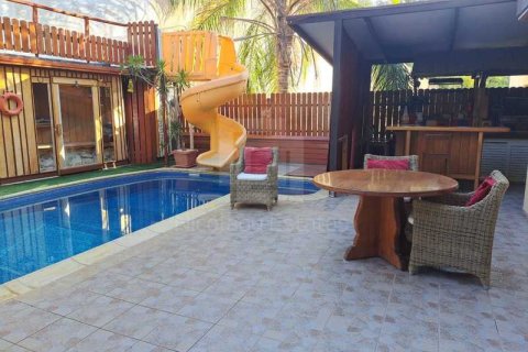 5 bedrooms House in Limassol, Cyprus No. 71659 1