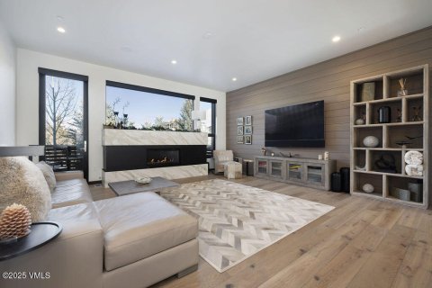 3 bedrooms Townhouse in Avon, USA No. 104536 3