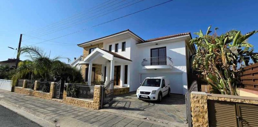 4 bedrooms Villa in Livadia, Cyprus No. 82632