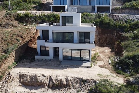 4 bedrooms House in Budva, Montenegro No. 104780 2