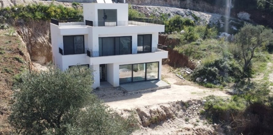 4 bedrooms House in Budva, Montenegro No. 104780