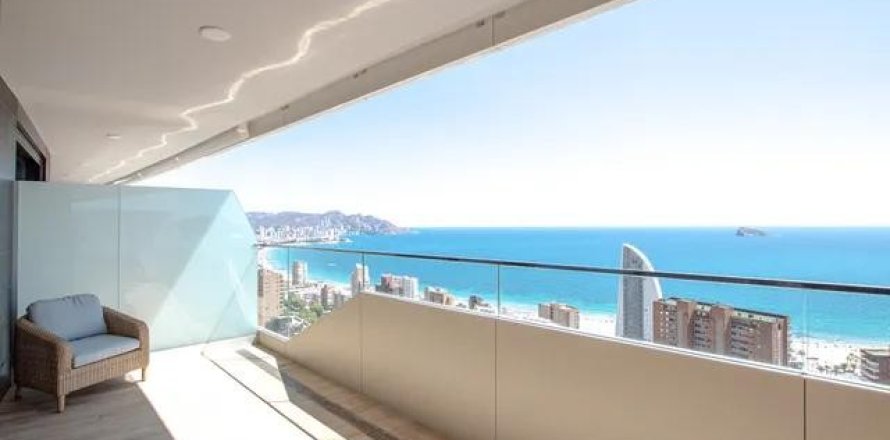 2 dormitorios Apartment en Benidorm, Spain No. 128609