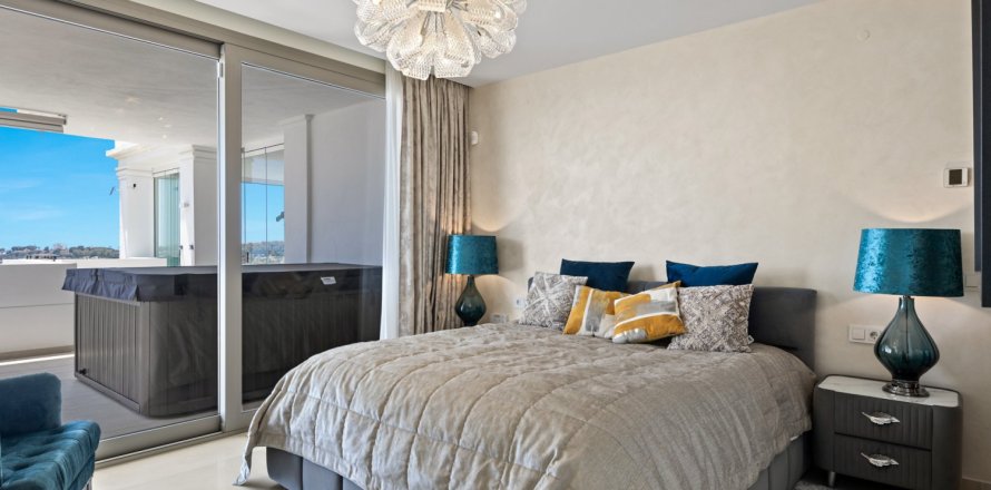 7 bedrooms Apartment in Nueva Andalucia, Spain No. 83910