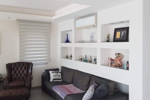 Дом с 5 спальнями в Героскипу, Кипр №37369 9