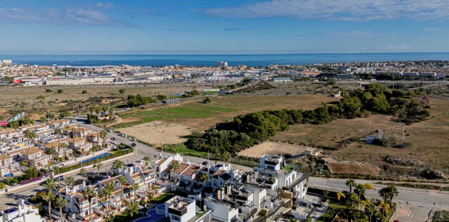 Studio Penthouse in Alicante, Spain No. 124825