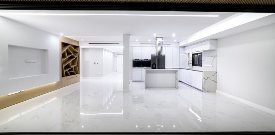 3 bedrooms Apartment in Limassol, Cyprus No. 64004