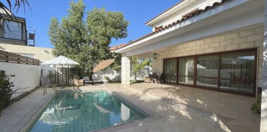 5 chambres House à Strovolos, Cyprus No. 79905