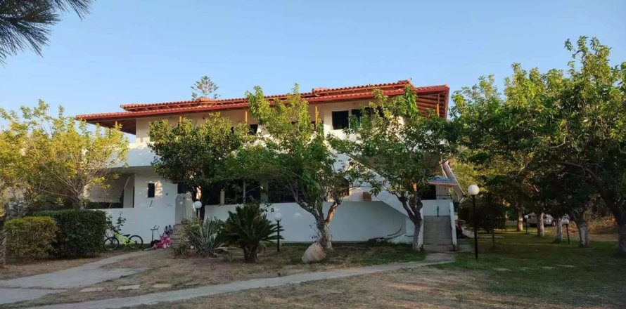 20 rooms Building in Diakopto, Greece No. 109252