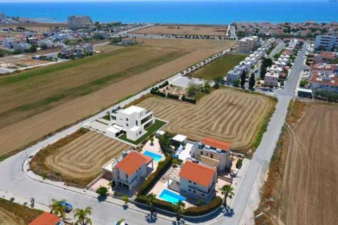 4 bedrooms House in Larnaca, Cyprus No. 30870 5