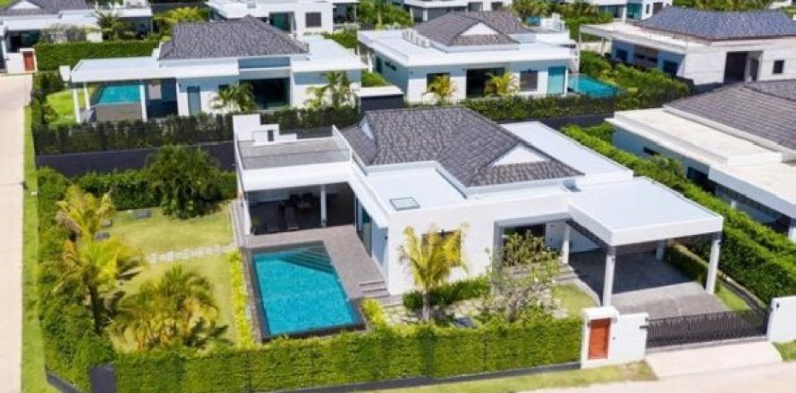 3 bedrooms Villa in Hua Hin, Thailand No. 96617