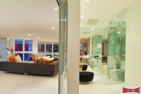 2 bedrooms Apartment in Patong, Thailand No. 95737 16