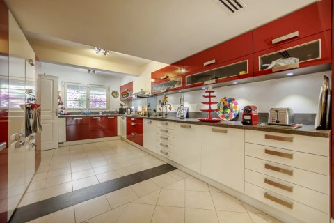 5 bedrooms House in Cannes, France No. 68834 6