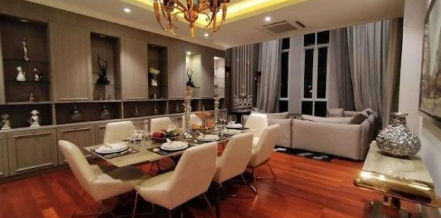 4 bedrooms Townhouse in Pattaya, Thailand No. 97026
