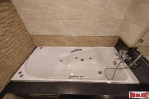 4 bedrooms Townhouse in Pattaya, Thailand No. 97026 9