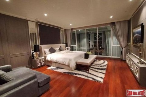 4 bedrooms Townhouse in Pattaya, Thailand No. 97026 3