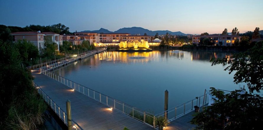 2 bedrooms Apartment in Mandelieu-la-Napoule, France No. 69445