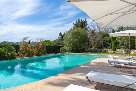 6 bedrooms Villa in Opio, France No. 100246 2