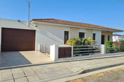 4 dormitorios House en Aradippou, Cyprus No. 82668 3