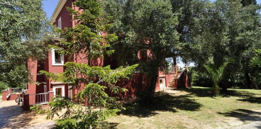 Вилла с 4 спальнями в Керкира, Греция №78208