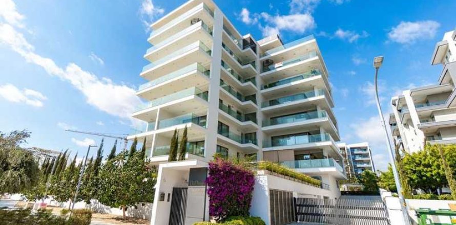 Пентхаус с 3 спальнями в Агиос Тихонас, Кипр №103497