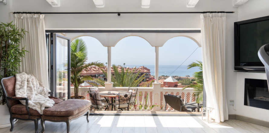 2 bedrooms House in Fuengirola, Spain No. 110595