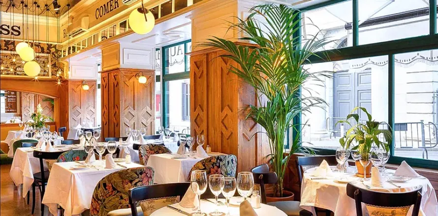 6 dormitorios Commercial property en Ciudad Vieja, Spain No. 25156