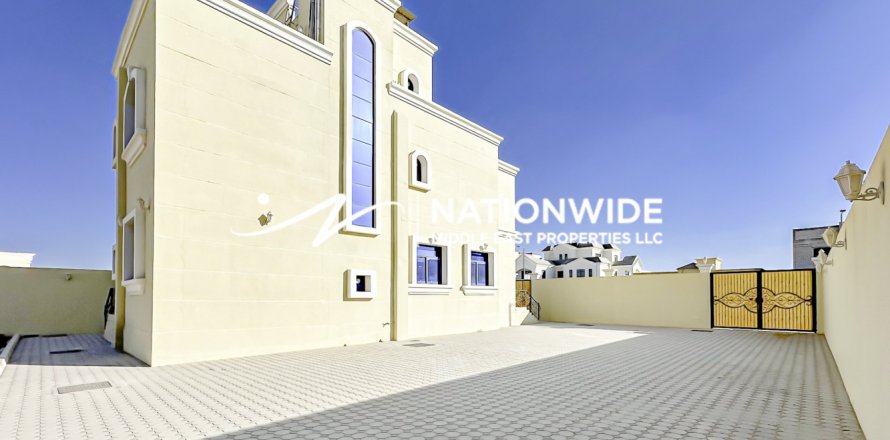 5 dormitorios Villa en Abu Dhabi, UAE No. 121060