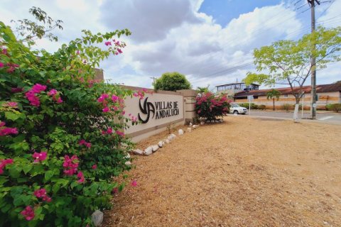 3 bedrooms House in Panama City, Panama No. 117732 1