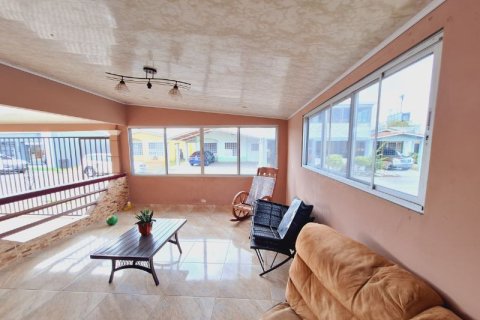 3 bedrooms House in Panama City, Panama No. 117732 2