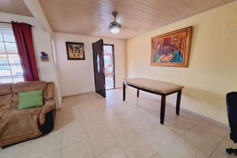 3 bedrooms House in Panama City, Panama No. 117732 4