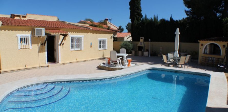 3 bedrooms Villa in Albir, Spain No. 111765