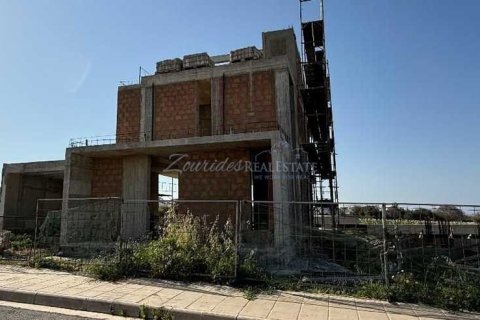 Дом с 3 спальнями в Фамагуста, Кипр №84456 1