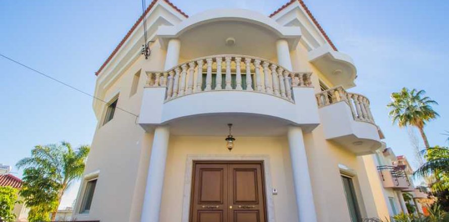 4 chambres House à Agios Athanasios, Cyprus No. 62632