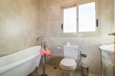 4 chambres House à Agios Athanasios, Cyprus No. 62632 5