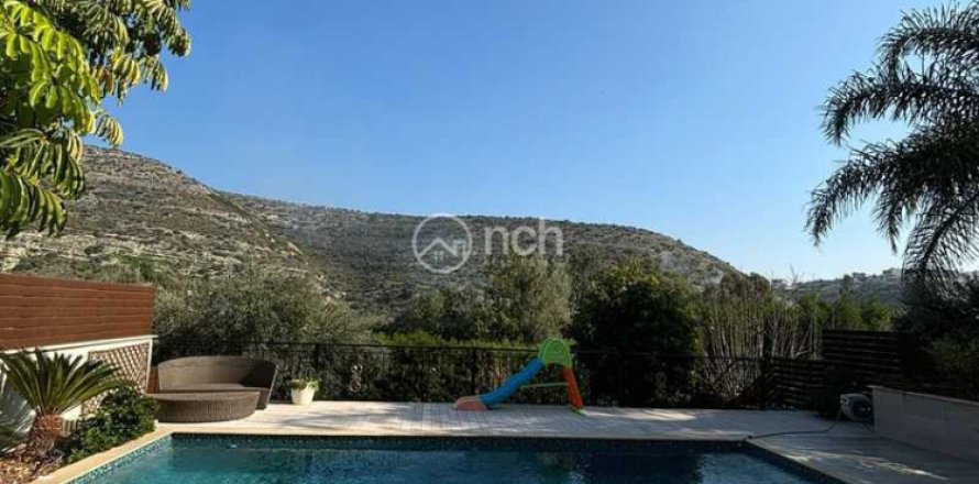 4 bedrooms House in Germasogeia, Cyprus No. 77999