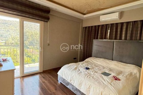 4 bedrooms House in Germasogeia, Cyprus No. 77999 8