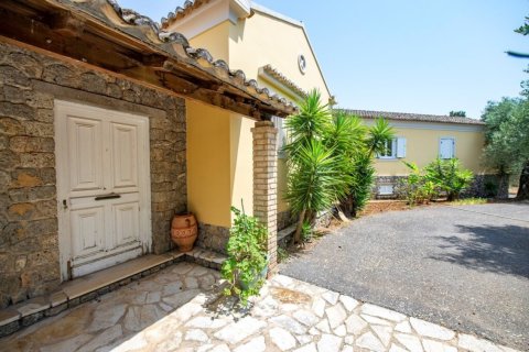 5 bedrooms Villa in Corfu, Greece No. 51841 3