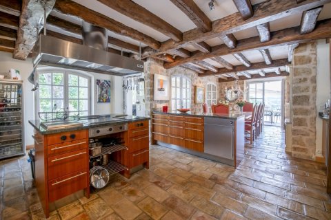 9 bedrooms Villa in Valbonne, France No. 69096 7