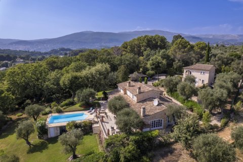 9 bedrooms Villa in Valbonne, France No. 69096 1