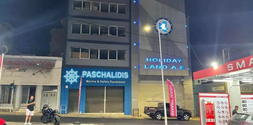 686m² Building in Piraeus, Greece No. 109260