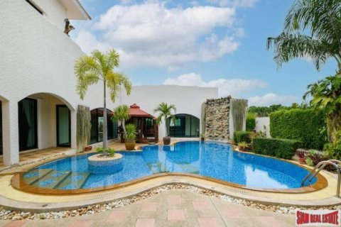 6 bedrooms Villa in Pattaya, Thailand No. 96589 1