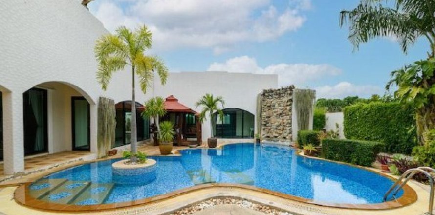 6 bedrooms Villa in Pattaya, Thailand No. 96589