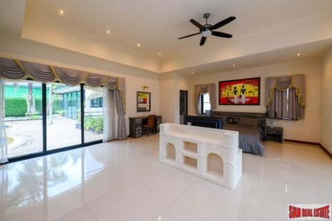 6 bedrooms Villa in Pattaya, Thailand No. 96589 5
