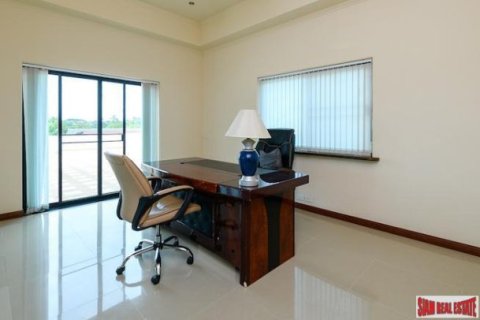 6 bedrooms Villa in Pattaya, Thailand No. 96589 3