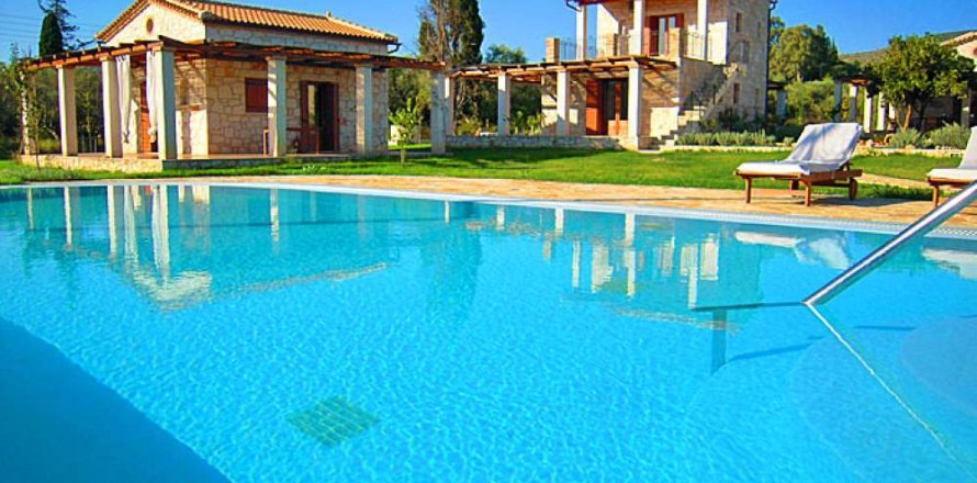 8 bedrooms Commercial property in Zakynthos, Greece No. 28097