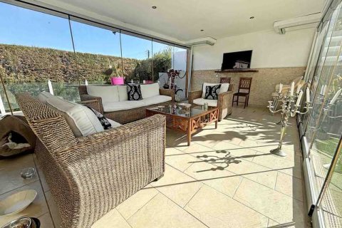 4 bedrooms House in Strovolos, Cyprus No. 70973 8